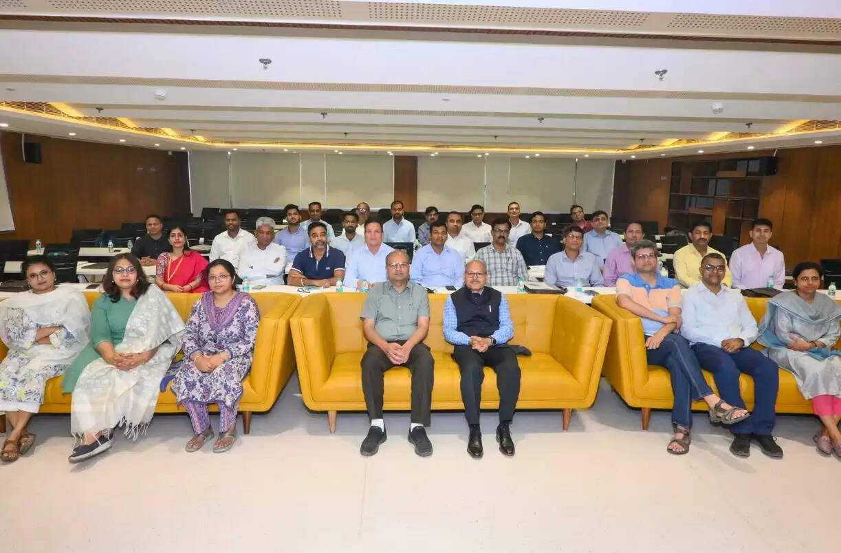 आईआईटी में पांच दिवसीय डेटा गवर्नेंस पर ट्रेनिंग कार्यक्रम शुरू, सरकारी अधिकारी सीखेंगे एआई से जुड़ी टेक्नोलॉजी