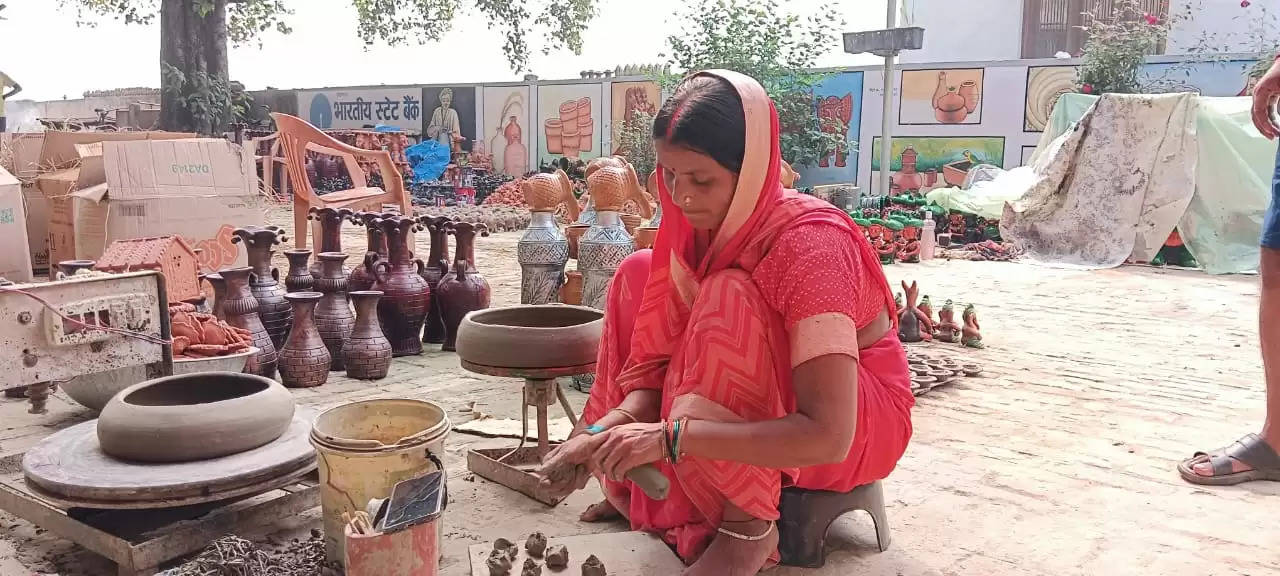 योगी सरकार में खूब जगमगा रही टेराकोटा शिल्पकारों की कारोबारी दिवाली