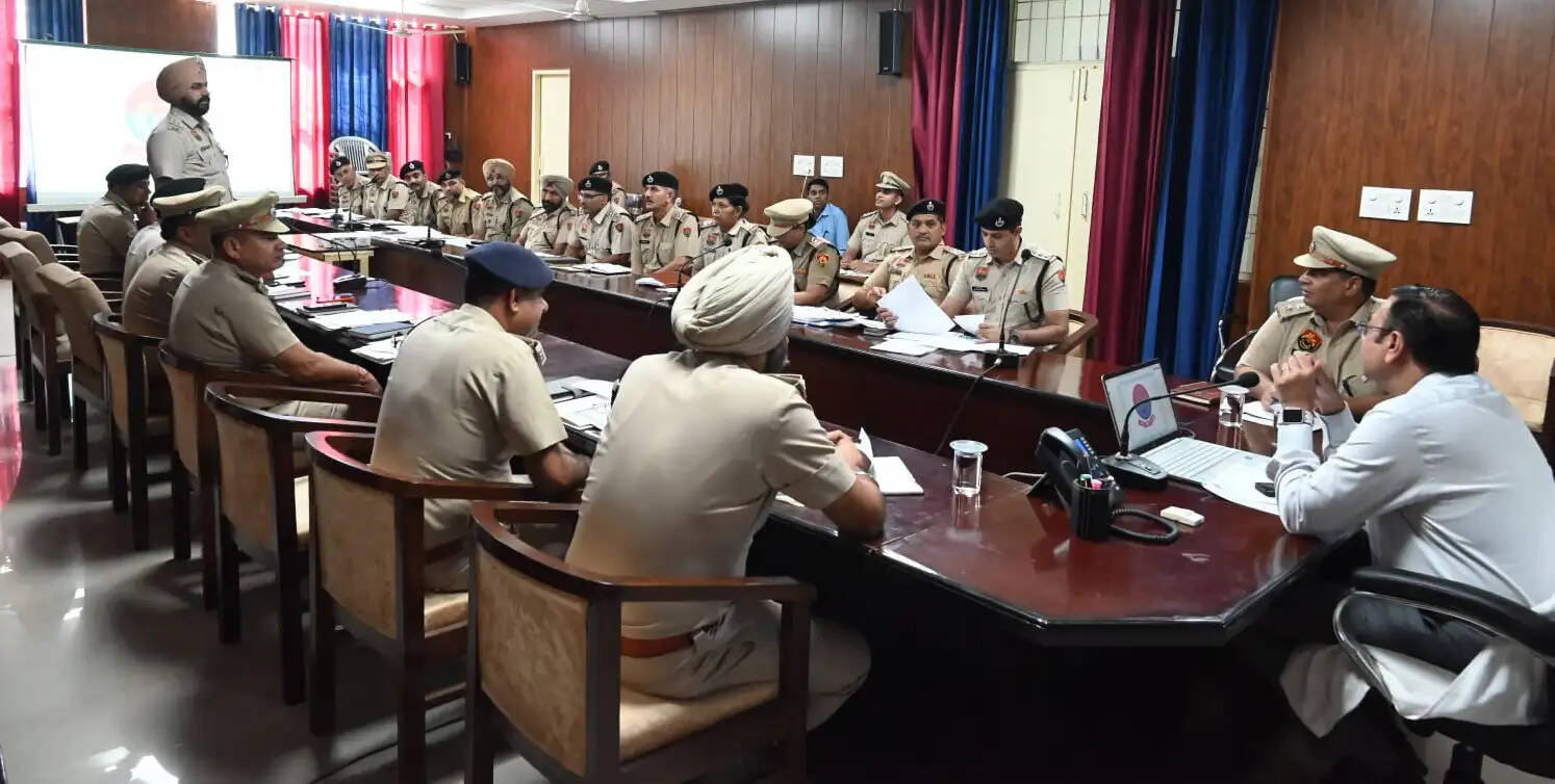 सिरसा: अपराधियों का महिमामंडन नहीं, सख्ती से निपटें: आईजी