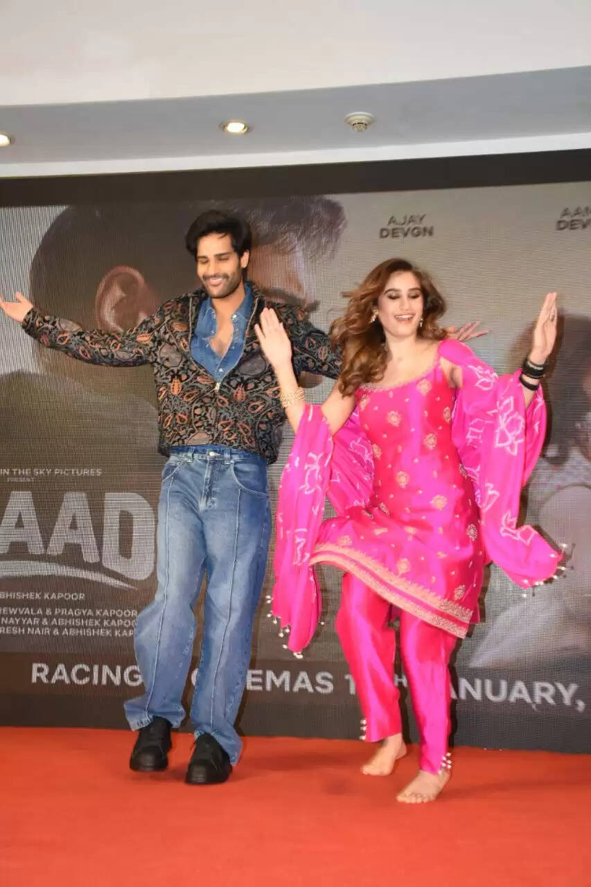 फ़िल्म आज़ाद के प्रमोशन के लिए नई स्टार जोड़ी जयपुर पहुंची