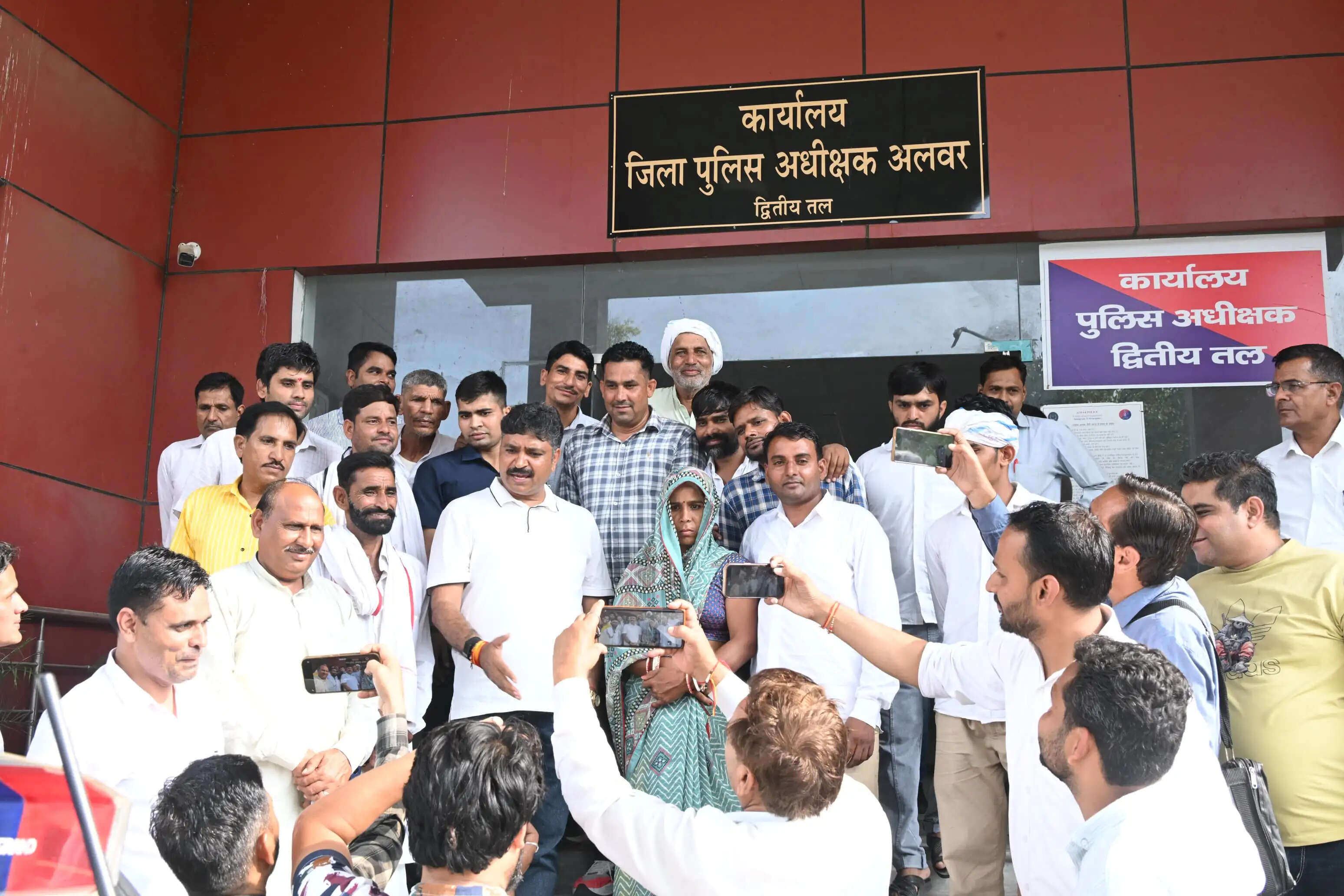अलवर में निकाय चुनाव के बाद सियासी घमासान, टीकाराम जूली बोले- केंद्रीय और राज्य मंत्री के इशारे पर लोकतंत्र की धज्जियां उड़ाई जा रहीं