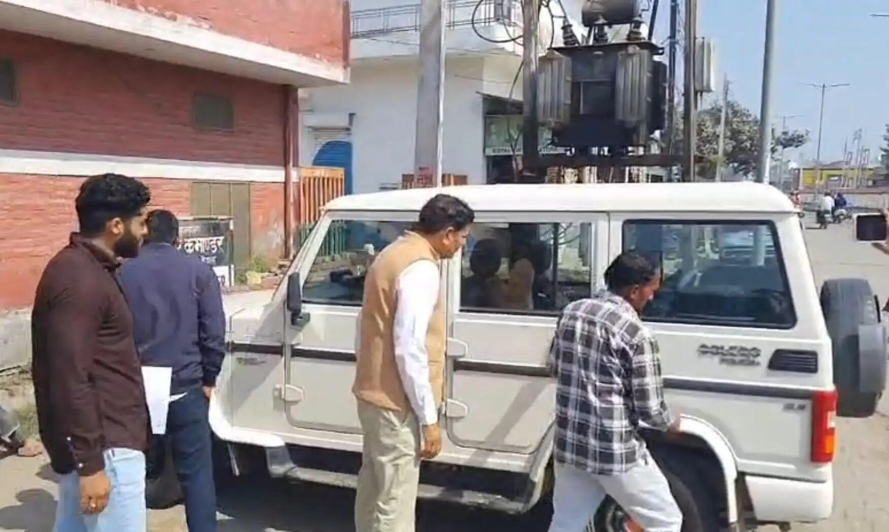 कैथल: नाैकरी लगवाने के नाम पर रिश्वत लेते कोऑपरेटिव सोसाइटी के सहायक रजिस्ट्रार व इंस्पेक्टर गिरफ्तार