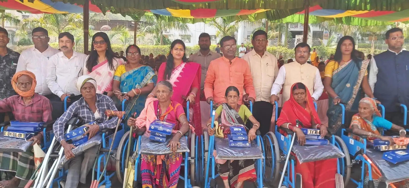 रामगढ में 518 दिव्यांग आर वृद्धाें में सहायक उपकरण का वितरण