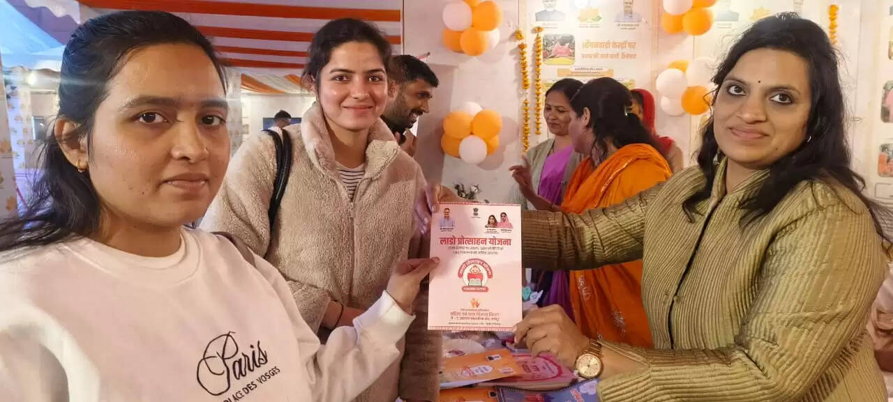 राज्य स्तरीय प्रदर्शनी में महिला एवं बाल विकास विभाग की योजनाओं के प्रति दिख रहा उत्साह