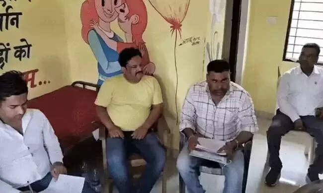 छतरपुर : रिश्वत लेते पकड़ाया पटवारी तो पिता ने निगल लिए पांच हजार के नोट, कराना पड़ा अल्ट्रासाउंड