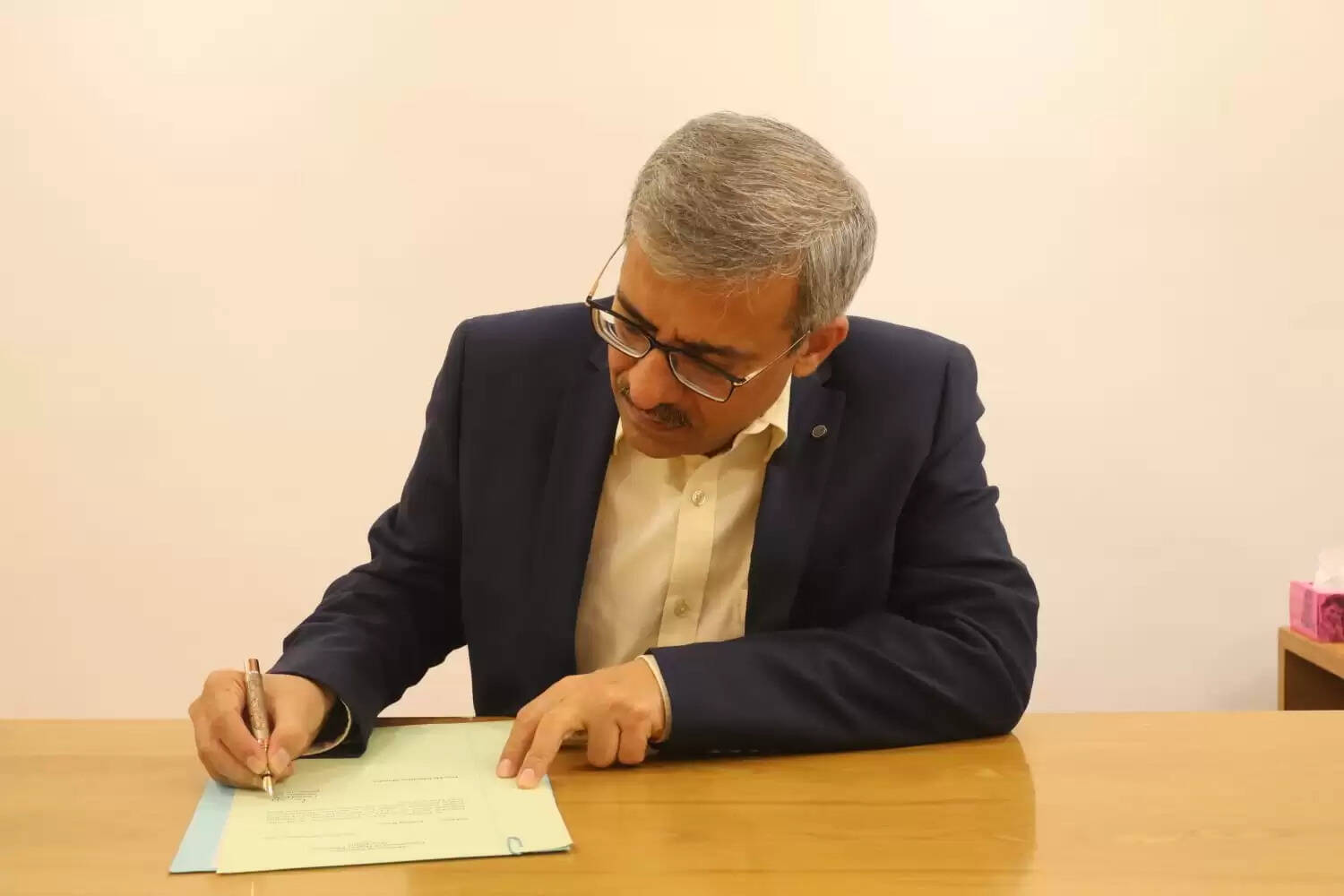 विनीत जोशी ने शिक्षा मंत्रालय के उच्च शिक्षा विभाग में सचिव का पदभार ग्रहण किया