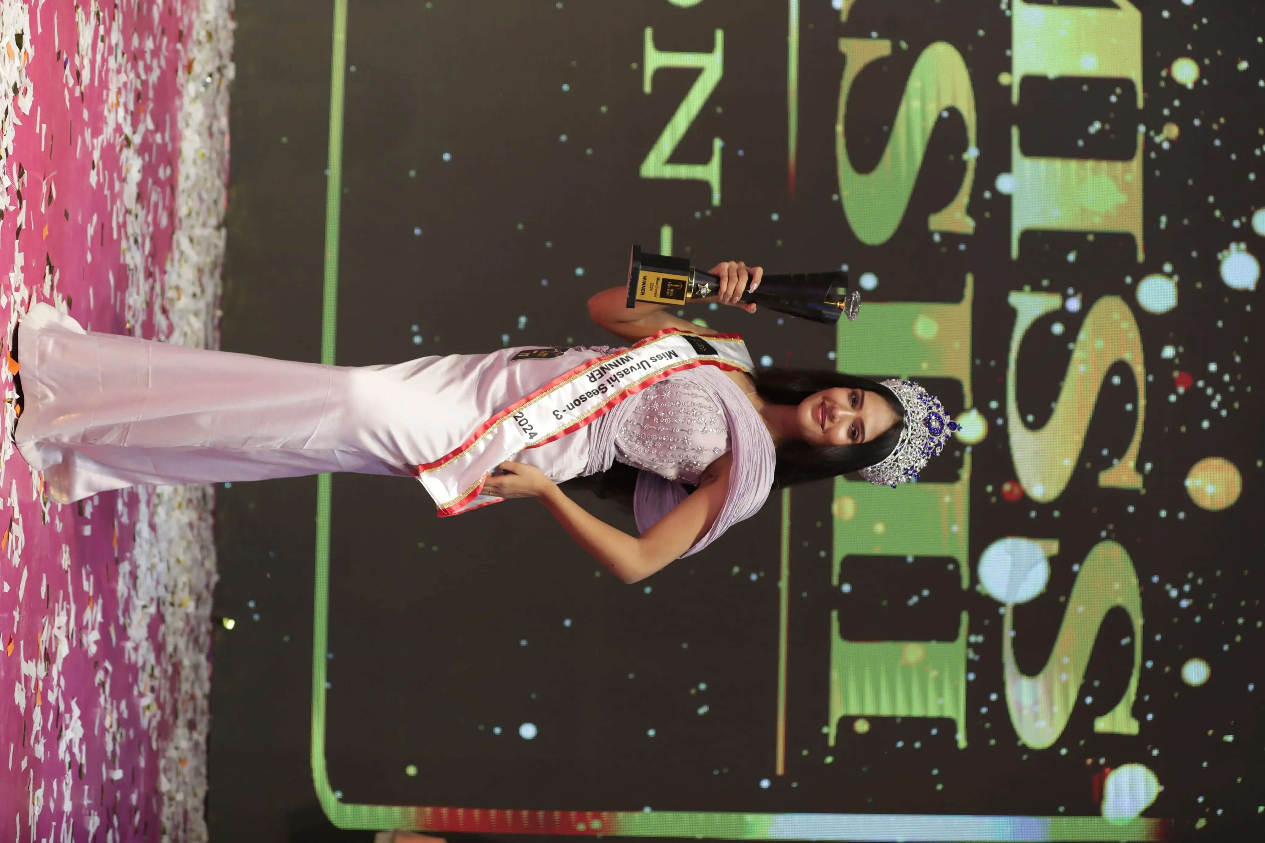 आंचल सैनी ने जीता मिस उर्वशी 2024 सीजन 3 का टाइटल क्राउन