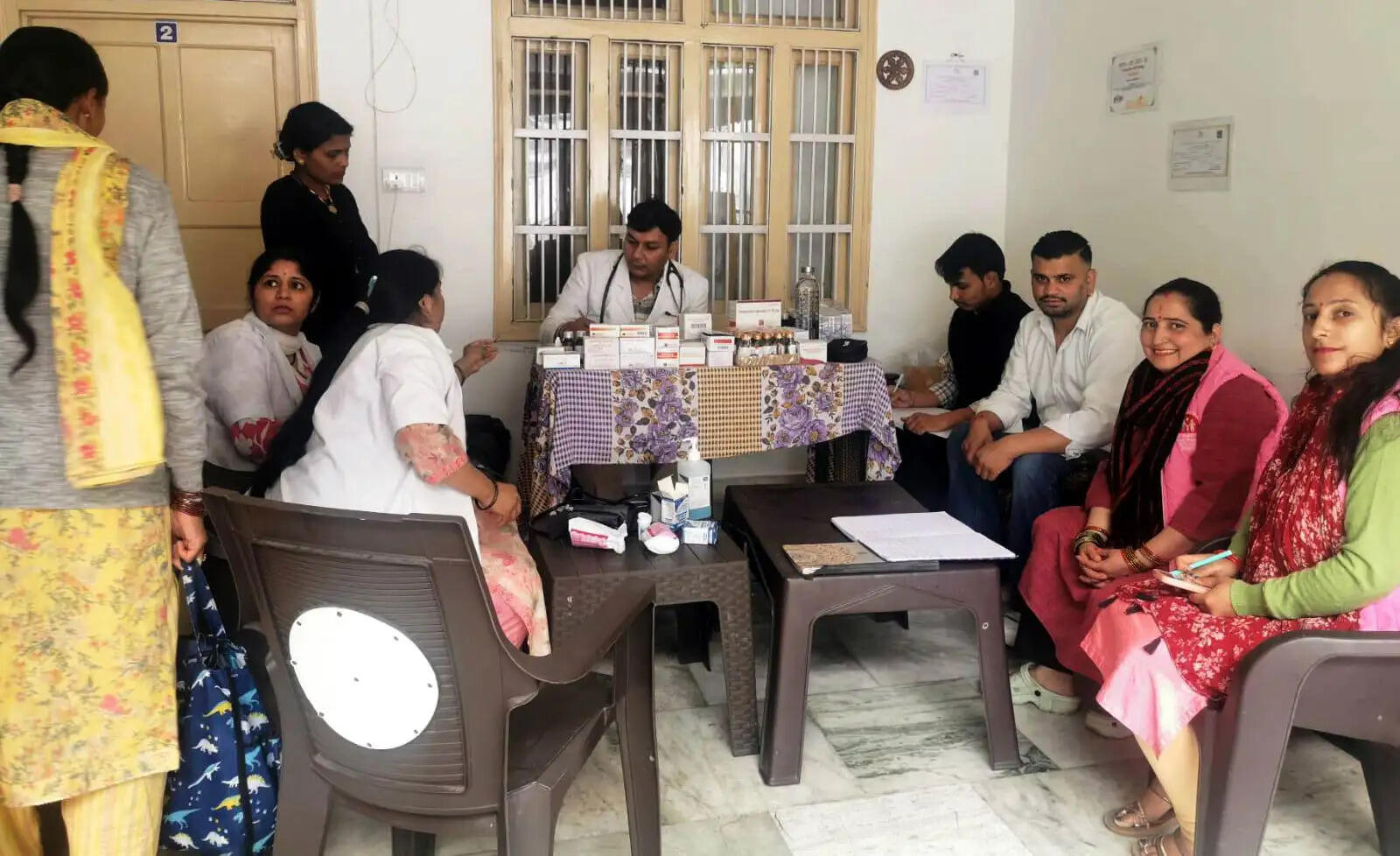 सभासद मनोज के प्रयासों से लगा निःशुल्क स्वास्थ्य शिविर