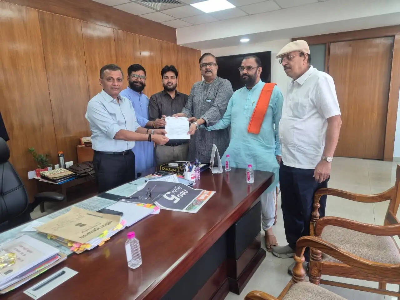 विहिप प्रतिनिधिमंडल ने डीजीपी को सौंपा ज्ञापन