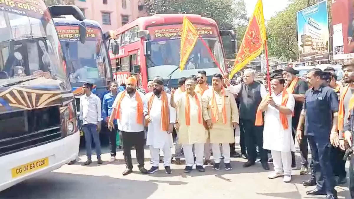 डॉ. रमन सिंह ने मां बमलेश्वरी दर्शन के लिए निशुल्क बस काे दिखाई हरी झंडी