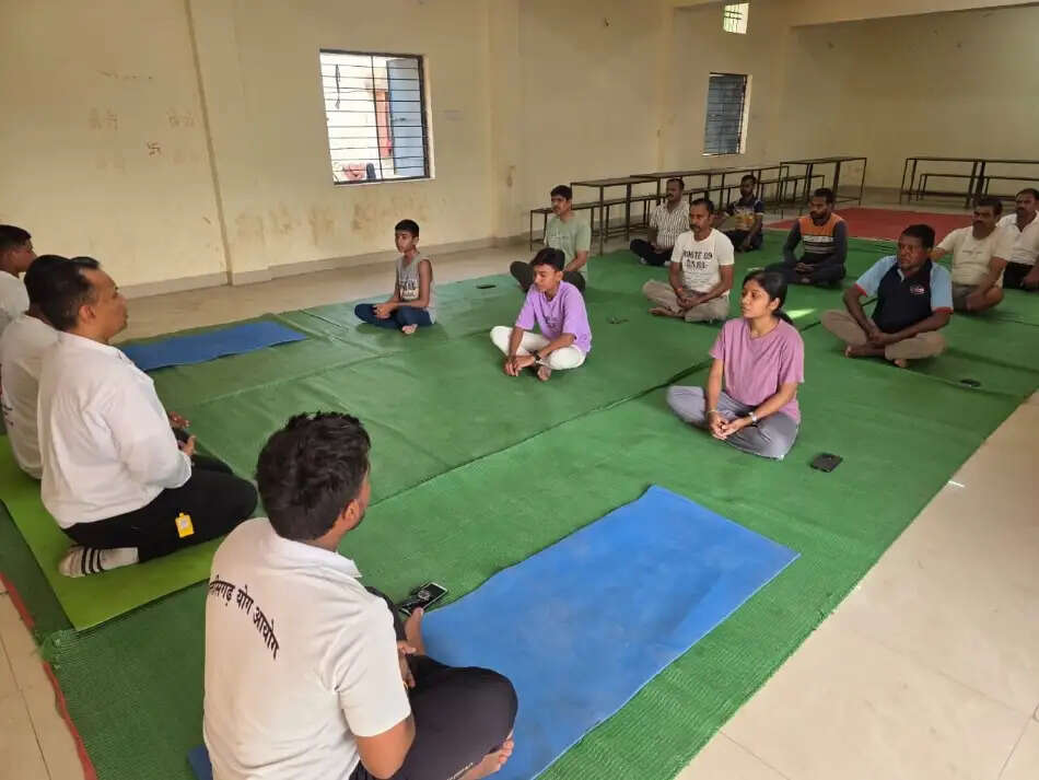 विंध्यवासिनी वार्ड में लगा योग शिविर , बड़ी संख्या में शामिल हुए वार्डवासी
