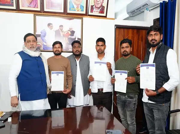 125 लोगों ने रिपब्लिकन पार्टी ऑफ इंडिया (आ.) की सदस्यता ली