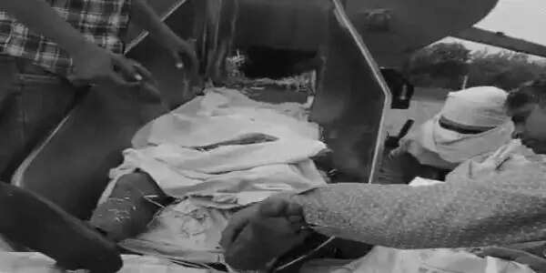 सिर पर बंधा गमछा अचानक थ्रेशर पट्‌टे में फंसा, किसान की मौत