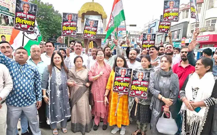 वोट चोरी के आरोपों को लेकर कांग्रेस का प्रदर्शन, मुख्य चुनाव आयुक्त के इस्तीफे की मांग