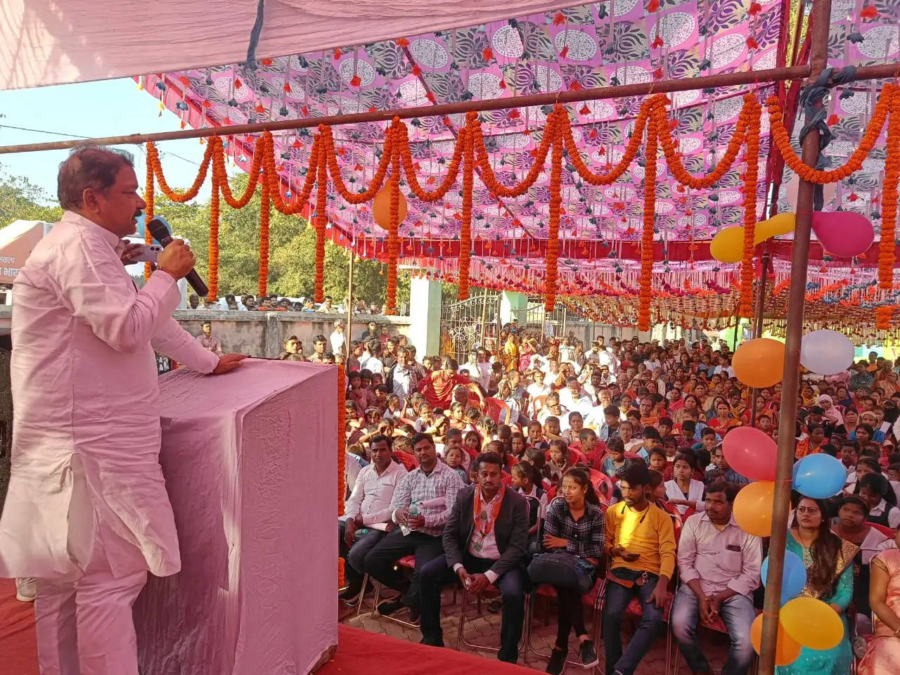 विकसित भारत संकल्प यात्रा में केंद्रीय रक्षा एवं पर्यटन राज्य मंत्री ने किया शिरकत