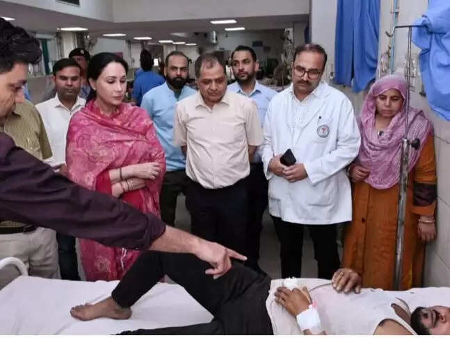 हिट एंड रन मामले में घायलों से मिलीं डिप्टी सीएम दीया कुमारी