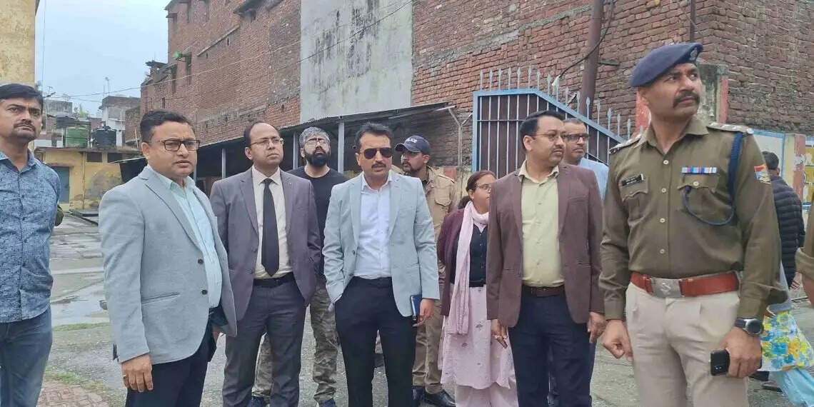 बनभूलपुरा रेलवे प्रकरण: पुनर्वास शिविरों के लिए संभावित स्थलों का किया निरीक्षण