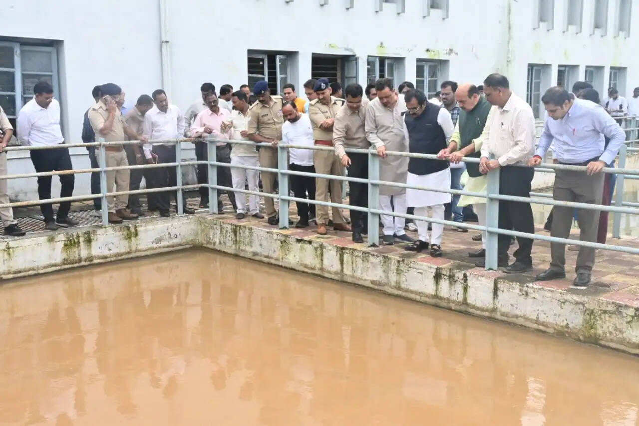 जबलपुरः मंत्री राकेश सिंह ने किया अस्पताल और जल शोधन संयंत्र का निरीक्षण