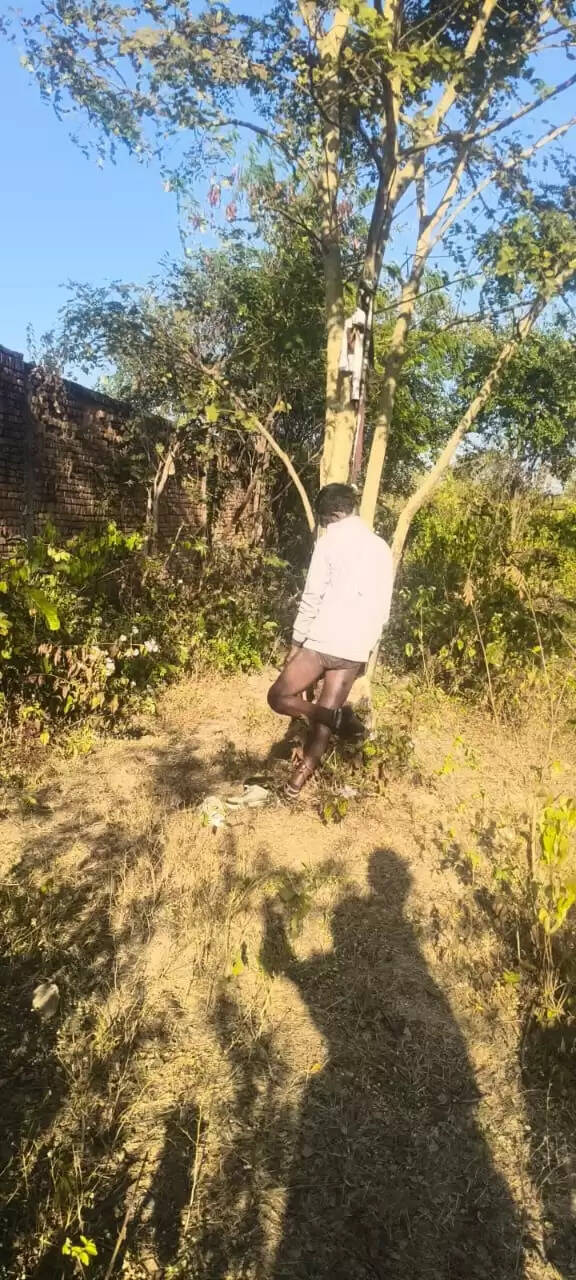 अनूपपुर: युवक का शव रेलवे लाइन किनारे पेड़ पर लटकता मिला, 6 दिन से था लापता