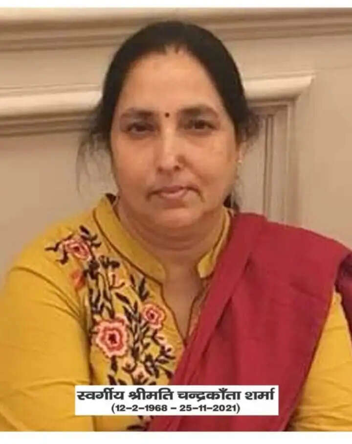 पत्नी की याद में चैरिटेबल ट्रस्ट चलाएंगे दिल्ली पुलिस के इंस्पेक्टर