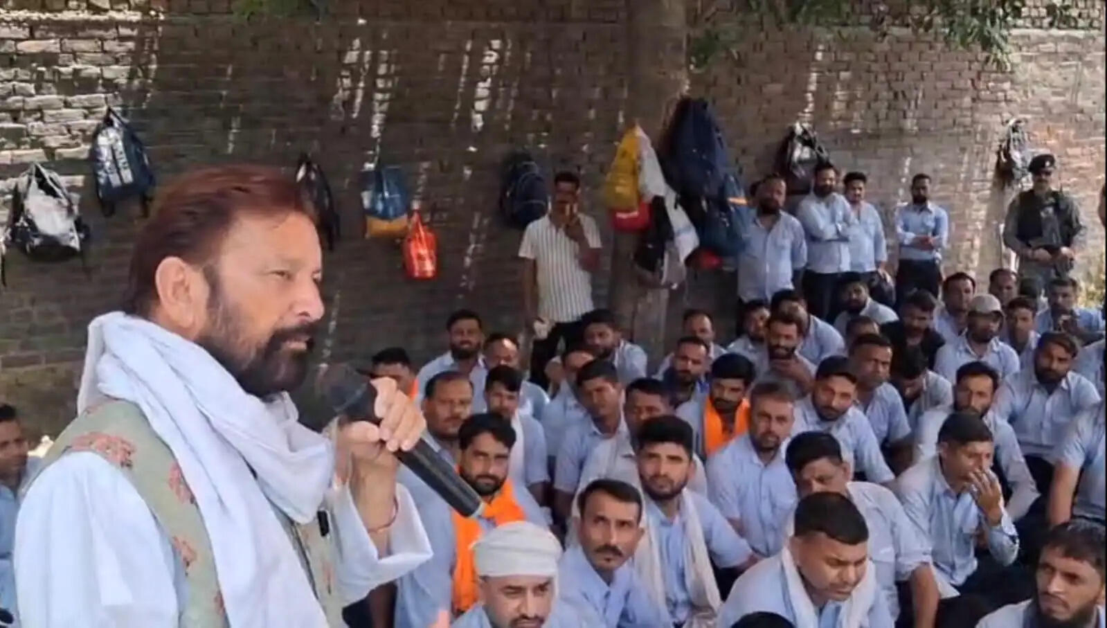 गोदरेज फैक्ट्री विवाद-पूर्व मंत्री चाैधरी लाल सिंह ने श्रमिकों को दिया समर्थन