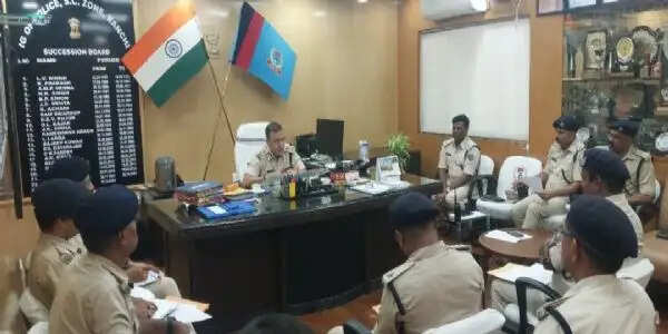 ट्रैफिक व्यवस्था को चुस्त-दुरुस्त करने को लेकर आईजी ने की बैठक, दिये निर्देश