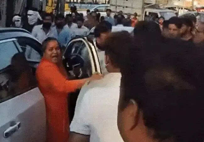 भोपालः साध्वी रंजना दीदी से जुड़े कार विवाद को लेकर पाटीदार समाज का प्रदर्शन, धर्मांतरण की दी चेतावनी