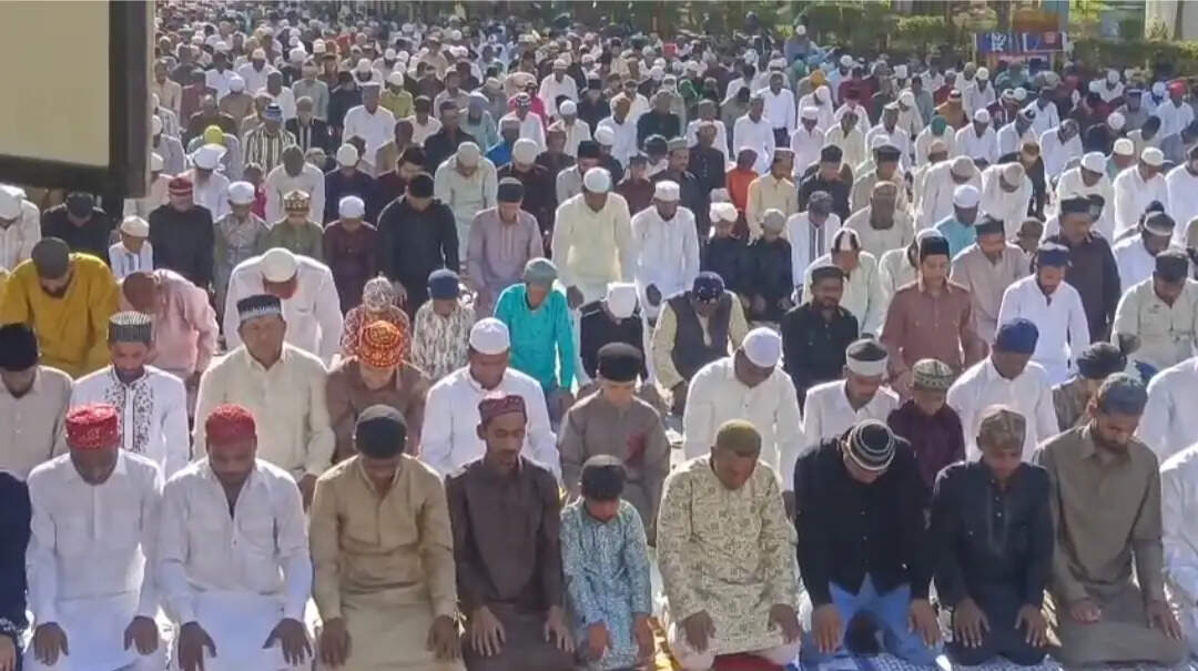 ईद-उल-फितर पर जामा मस्जिद और ईदगाह में उमड़ा जनसैलाब