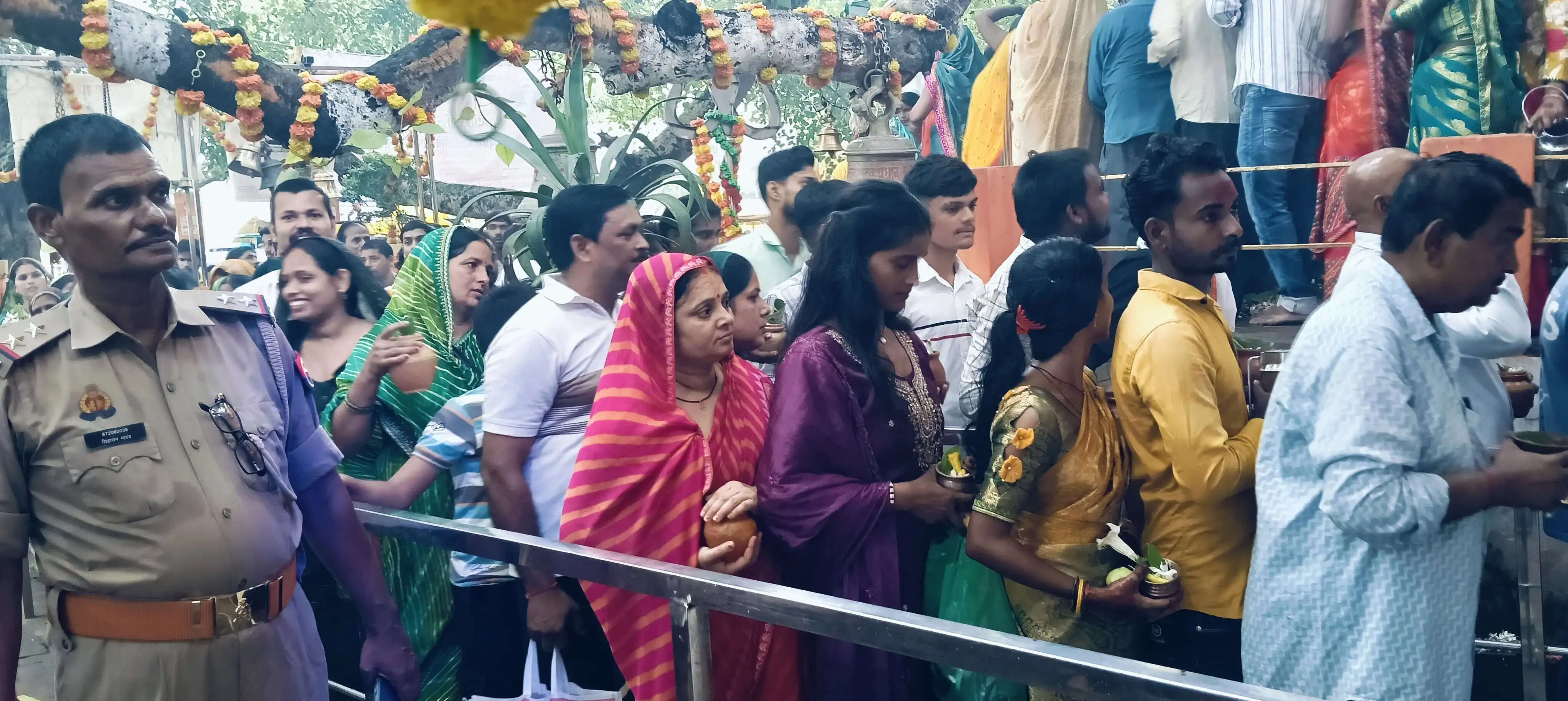 त्रिलोचन महादेव के दरबार में उमड़ा आस्था का सैलाब, हजाराें श्रद्धालुओं ने किए दर्शन