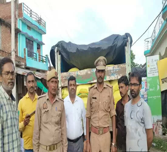 अवैध रूप से मध्य प्रदेश जा रही 60 बोरी पकड़ी गई यूरिया जब्त, मुकदमा दर्ज