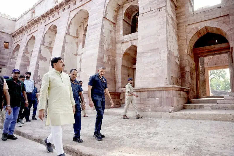 मुख्यमंत्री डॉ. यादव ने देखा माण्डू का पुरातात्विक वैभव, धरमपुरी में किया माँ नर्मदा का पूजन