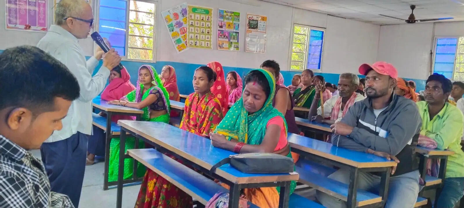 अभिभावक शिक्षक संगोष्ठी में छात्रों को किया गया पुरस्कृत