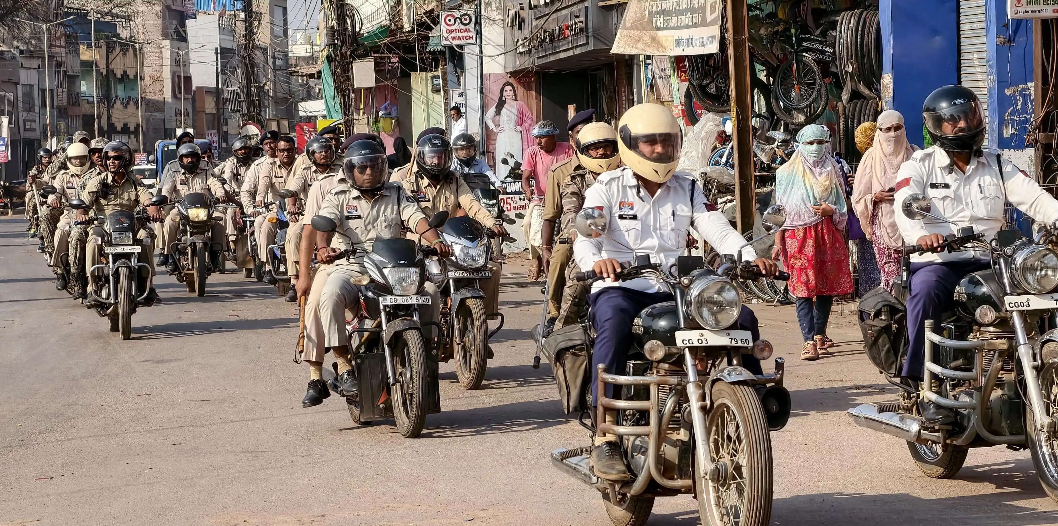 होली में सुरक्षा के लिए 300 जवान तैनात, 33 वाहनों से पेट्रोलिंग शुरू