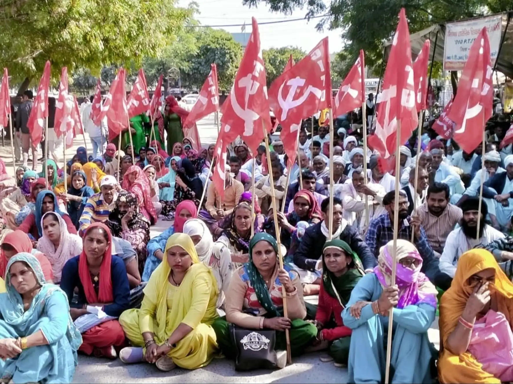 हिसार: सोमवार को उपायुक्त कार्यालय के घेराव के लिए मिस्त्री मजदूरों ने बनाई रणनीति