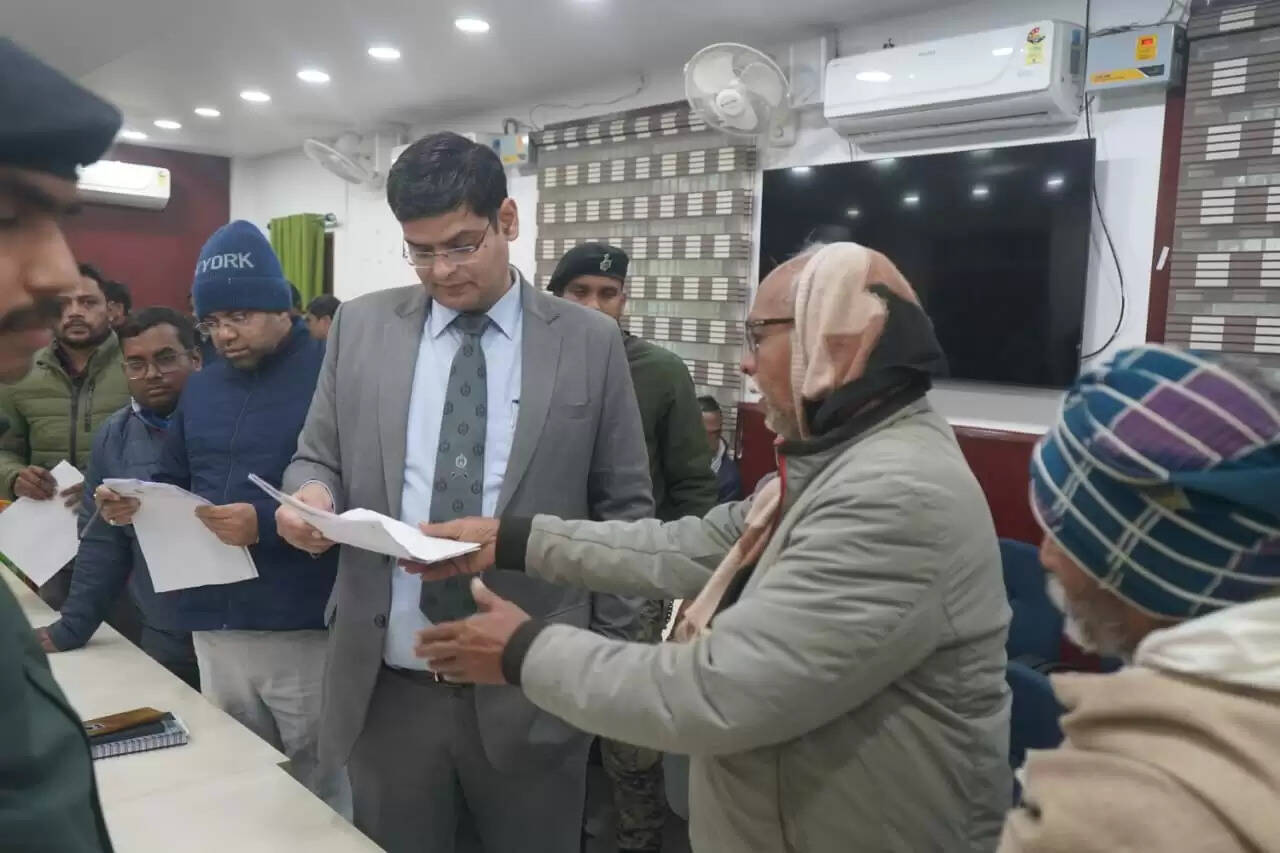 डीएम के जनता दरबार में 68 फरियादियों की सुनी गई फरियाद