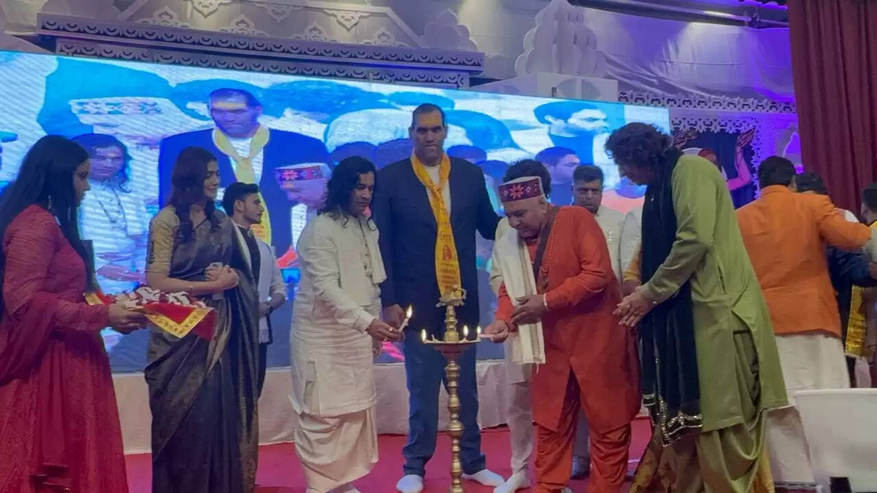 सचेत होने की जरूरत, बांग्लादेश जैसे न बने हिंदुस्तान : देवकीनंदन महाराज