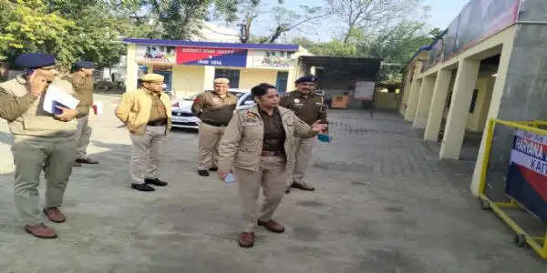 कैथल: एसपी ने महिला व ट्रैफिक थाना का किया निरीक्षणपुलिस कर्मचारियों को दिए निर्देश