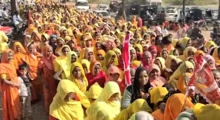 वागड़ संत गोविंद गुरु की कर्मस्थली धूणी मगरी धाम बांसिया में भरा बारह बीज का मेला