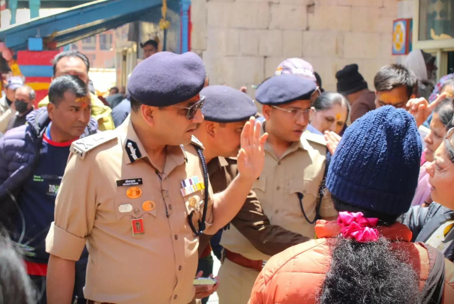 पुलिस महानिदेशक ने बदरीनाथ धाम पहुंच कर लिया सुरक्षा व्यवस्थाओं का जायजा