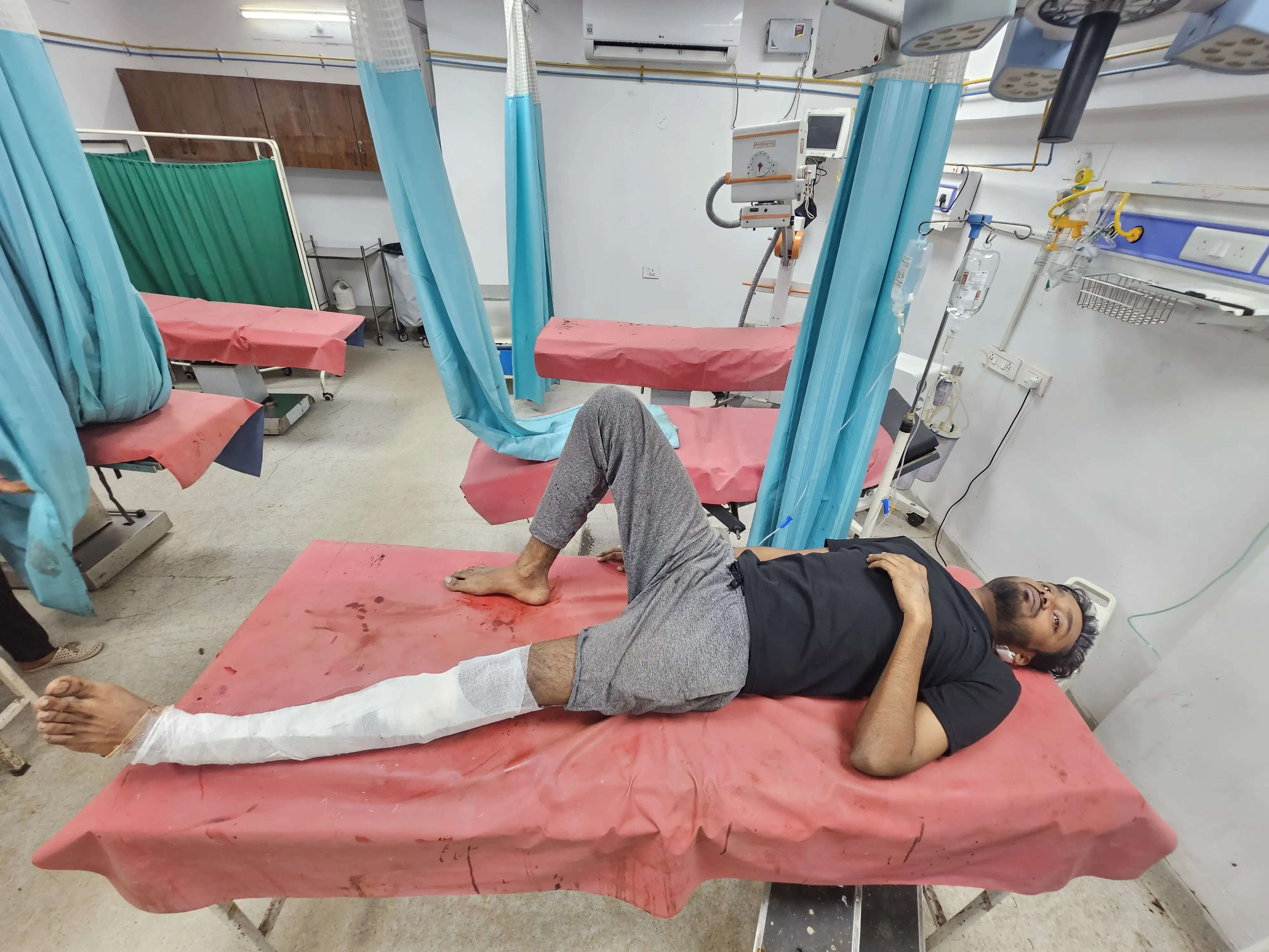 युवक पर जानलेवा हमला, रिम्स रेफर