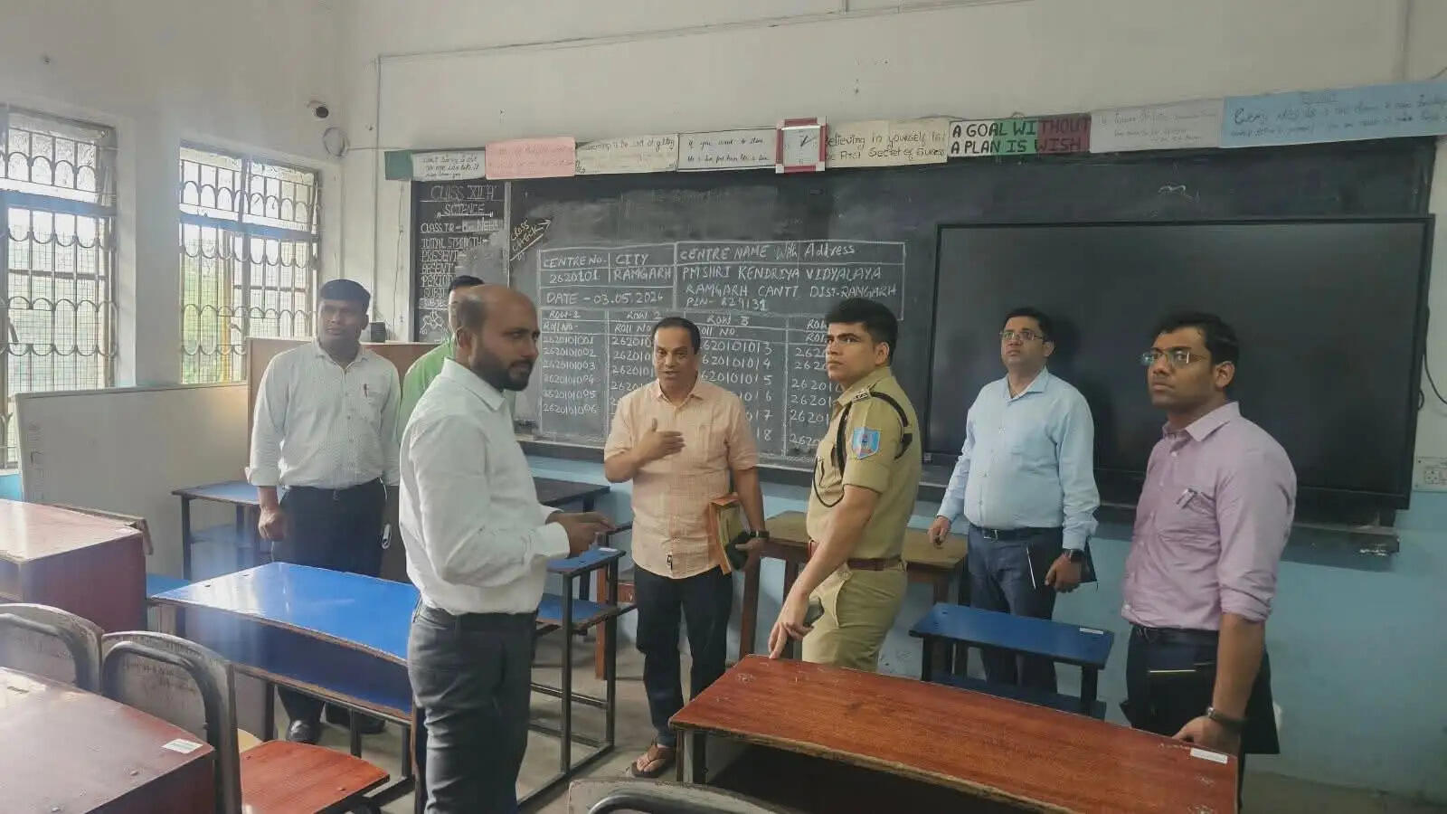 नीट परीक्षा केंद्रों का डीसी और एसपी किया निरीक्षण