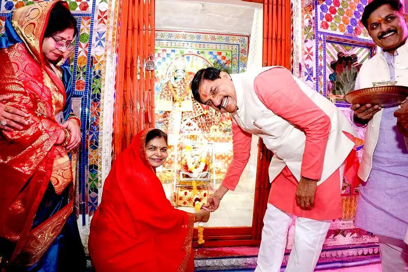 करीलाधाम देश का एकमात्र मंदिर जहां माता सीता अपने दोनों पुत्रों के साथ हैं विराजमान