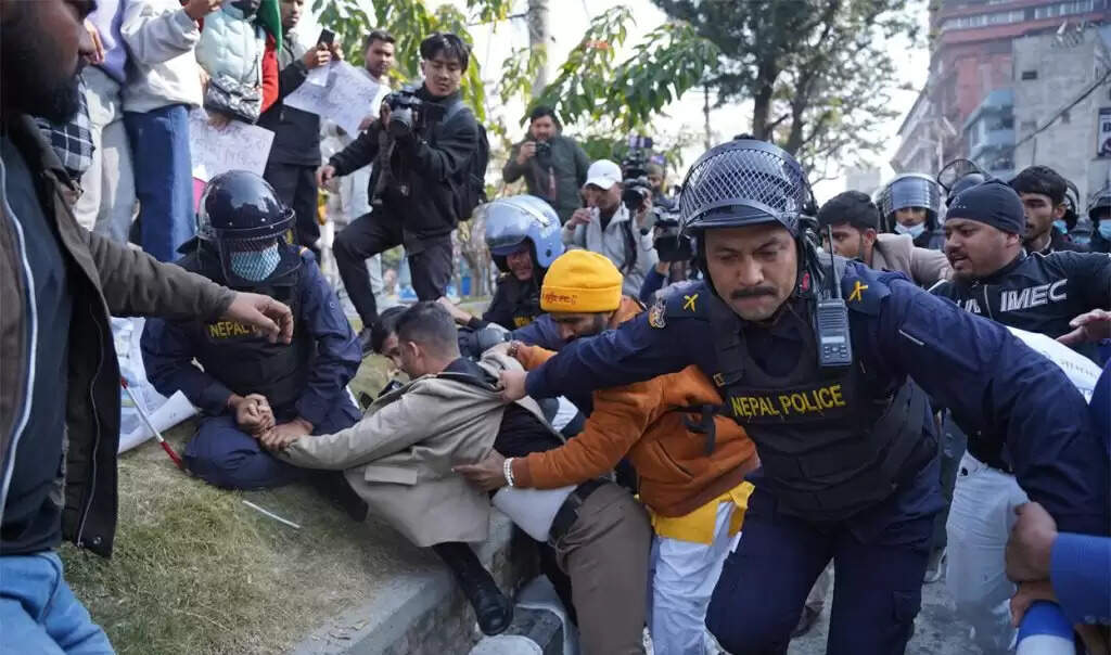 नेपाल में सर्वदलीय सरकार गठन की मांग, जेन जी प्रदर्शनकारी पुलिस हिरासत में