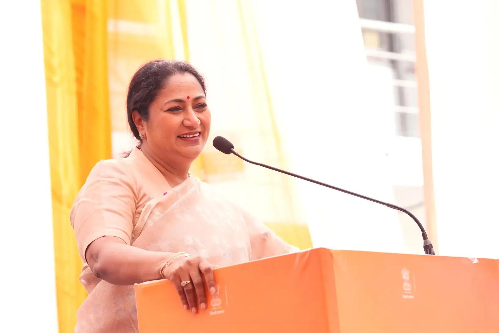 दिल्ली सरकार ई-कैबिनेट प्रणाली करेगी लागू, मुख्यमंत्री ने की विशेषज्ञों से चर्चा