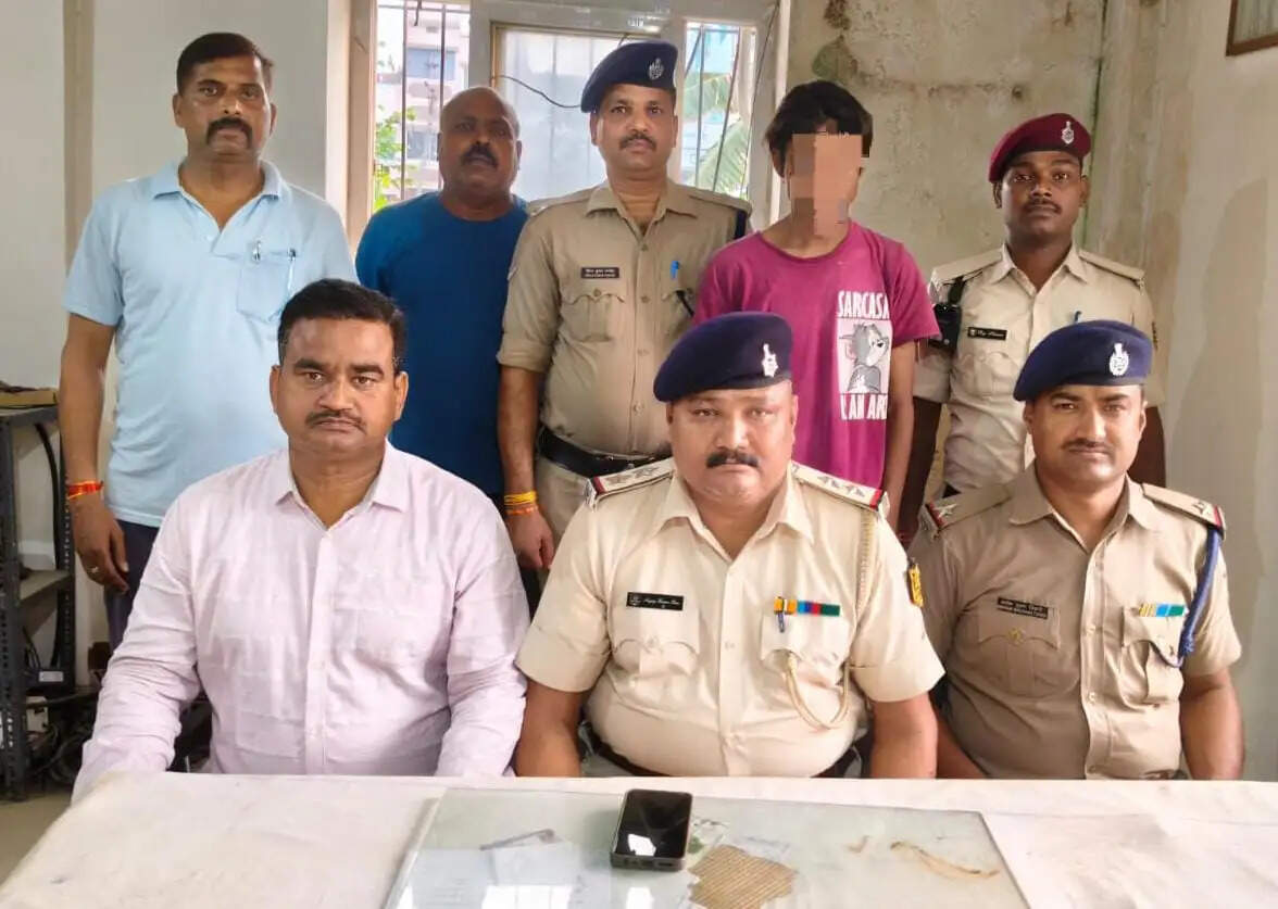 चलती ट्रेन में मोबाइल चोरी कर भाग रहा शातिर चोर धराया