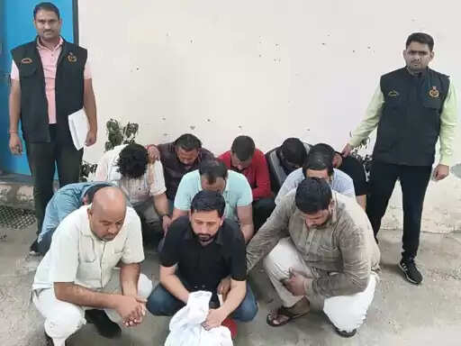 फरीदाबाद : पुलिस ने 11 जुआरियों को किया गिरफ्तार