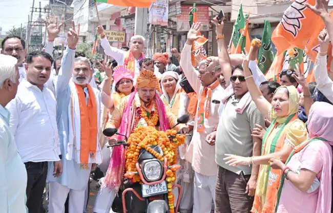 सोनीपत: प्रचार के अंतिम दिन भाजपा ने निकाली बाइक रैली, 22 वार्डो में जीत का दावा