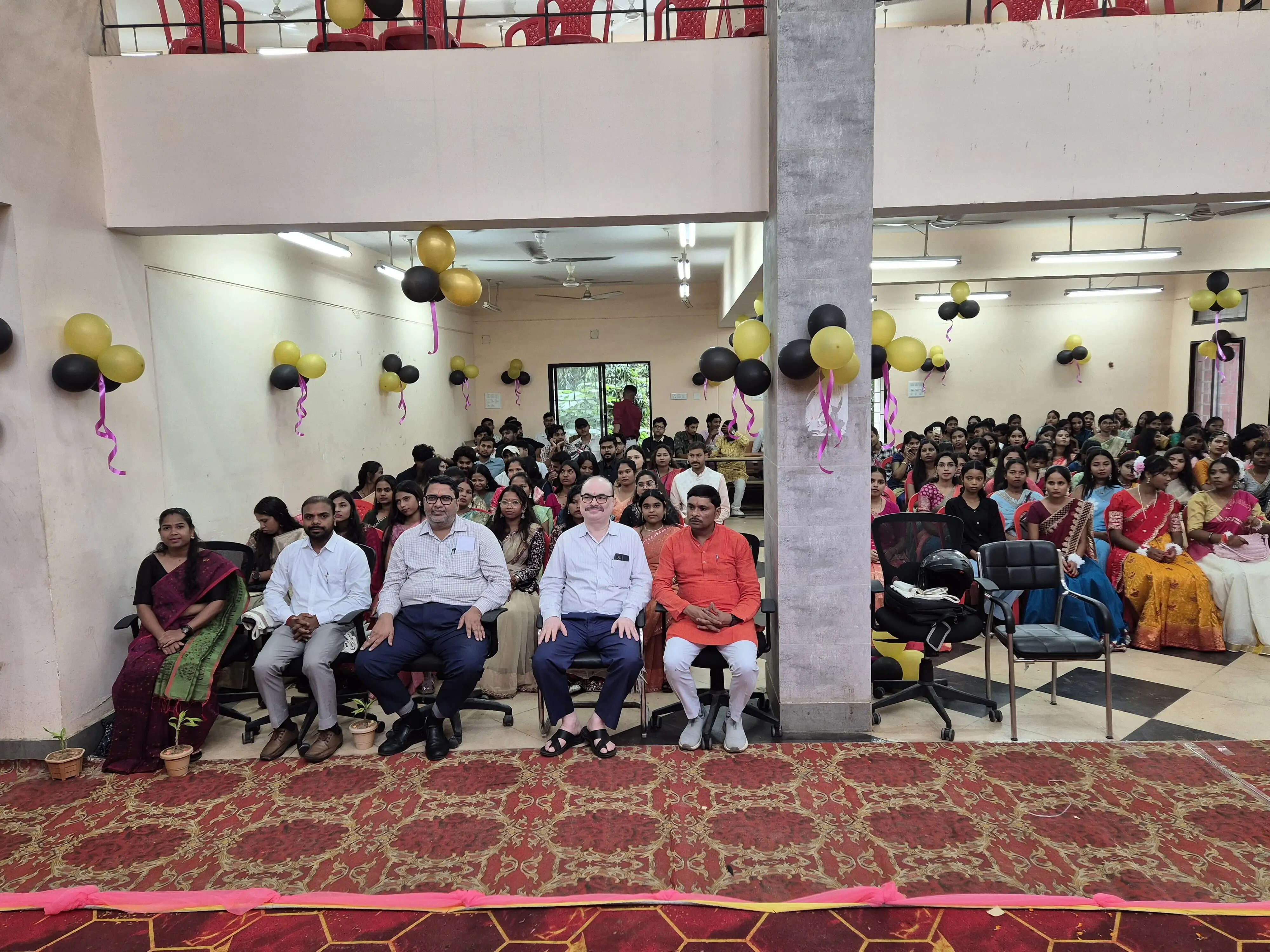 विद्यार्थी विश्वविद्यालय से प्राप्त ज्ञान को आत्मसात कर समाज निर्माण में निभाएं भूमिका : डॉ शैलेश