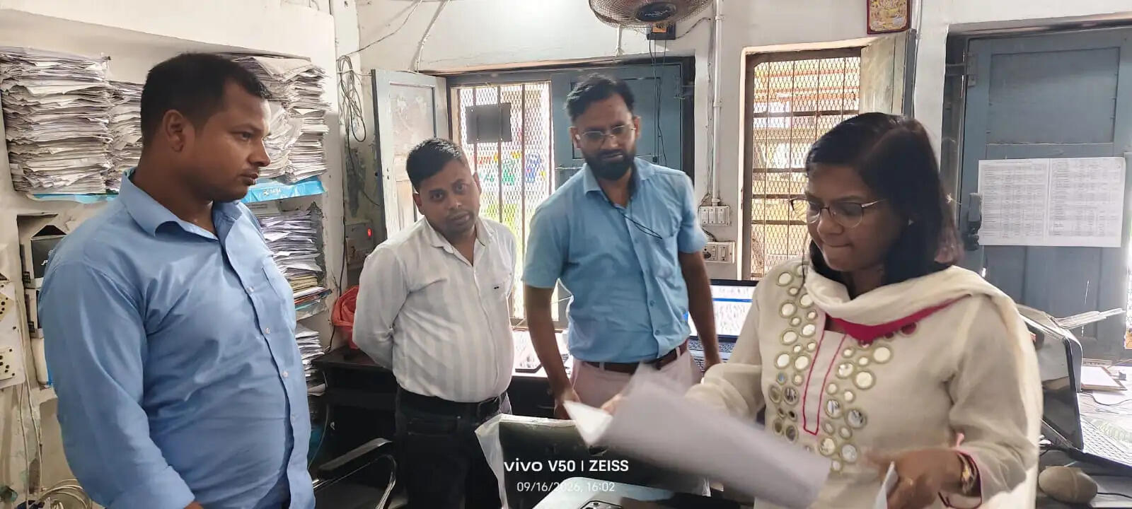 आरटीपीएस में गलत निवास प्रमाण पत्र की शिकायत पर बगहे एसडीएम की हुई कार्रवाई