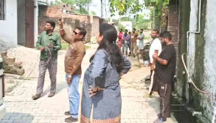 बकायेदारों के कनेक्शन काटे, मीटर जांच से मचा हड़कंप